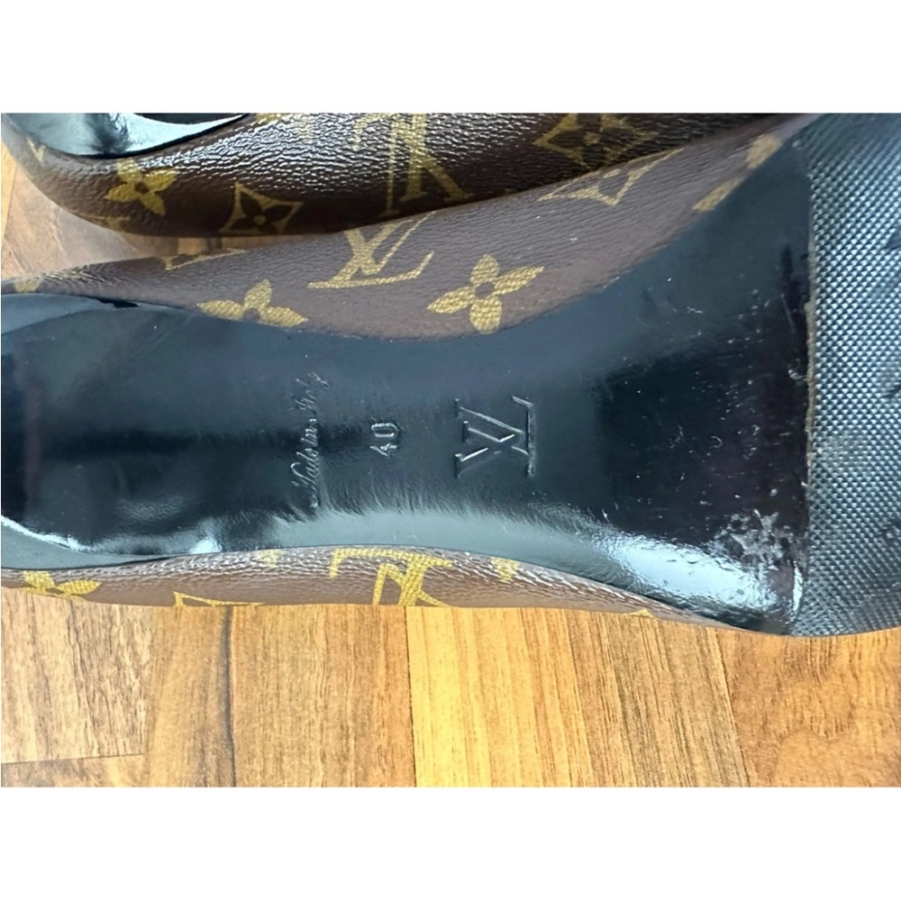 LOUIS VUITTON Brown LV Monogram Canvas Black Patent Leather Pointed-Toe Pumps 40 - Picture 9 of 11